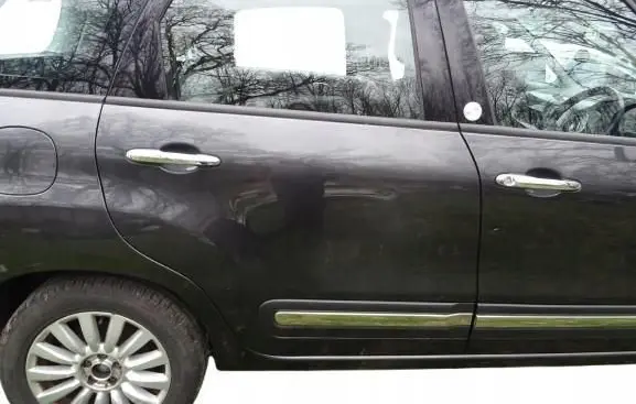 Fiat 500L Rear door