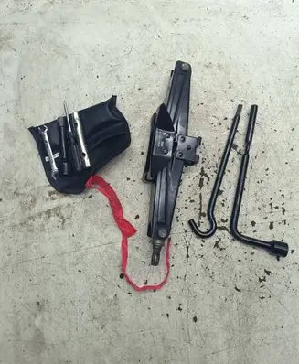SsangYong Rodius Tool set 