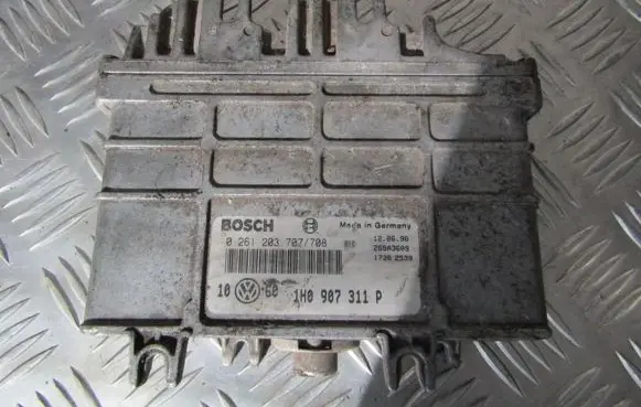 Volkswagen Golf III Engine control unit/module 1H0907311P 0261203707