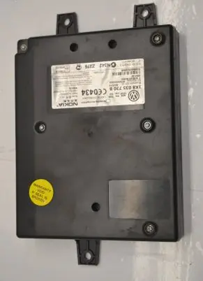 Volkswagen Golf V Bluetooth control unit module 1K8035730B B012315 00233D00AB08