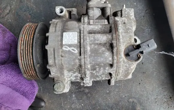 Volkswagen Golf V Air conditioning (A/C) compressor (pump) 1K0820803J