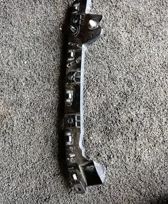 Rear bumper mounting bracket