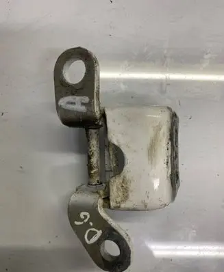 Honda CR-V Rear door lower hinge