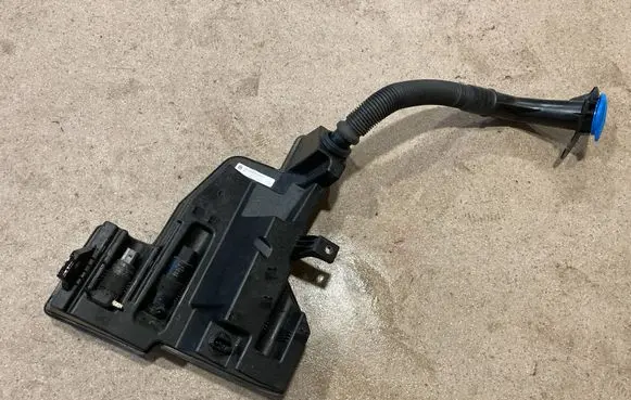Audi e-tron Windshield washer fluid reservoir/tank 4KE955451