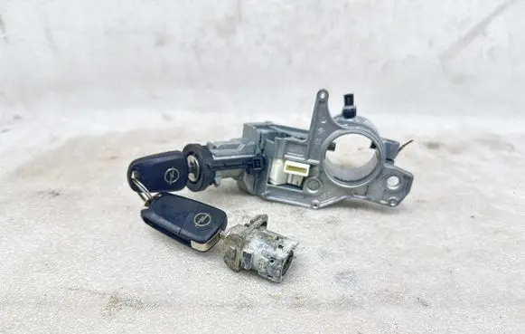 Opel Zafira B Lock set 