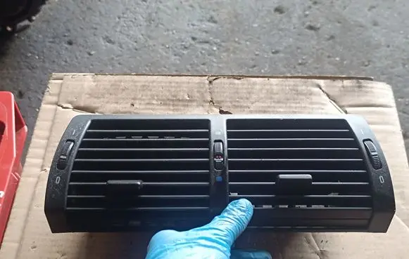 BMW X5 E53 Dash center air vent grill 64228402221 8402221