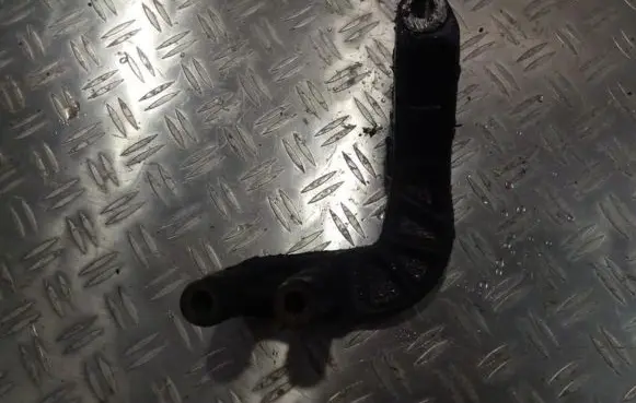 Engine mounting bracket