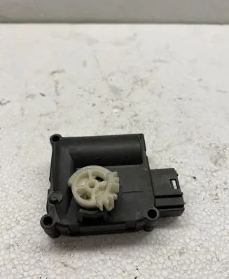 Audi A6 S6 C6 4F A/C air flow flap actuator/motor 0132801359