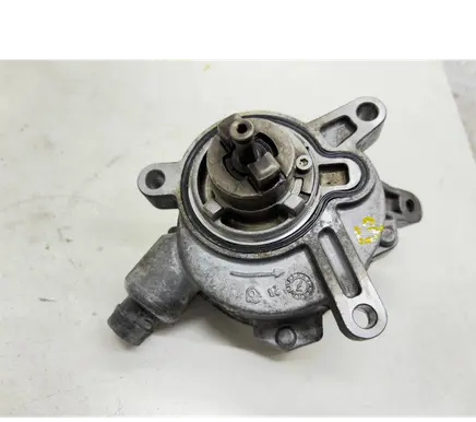Volvo V70 Vacuum pump 30731825