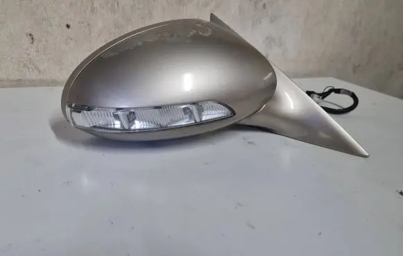 Rear view mirror (interior)