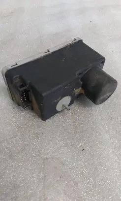 Volkswagen PASSAT B4 Central locking vacuum pump 1H0962257