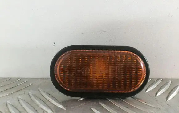 Renault Kangoo I Front fender indicator light 7700847333