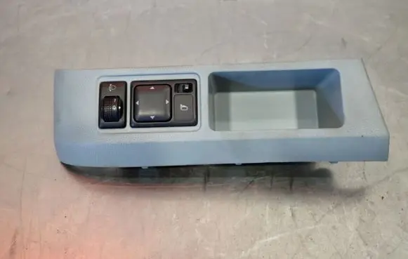 Nissan Micra Mirror switch trim 68485AX700K10121