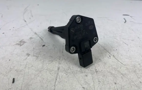 BMW X3 F25 Oil level sensor 8638755