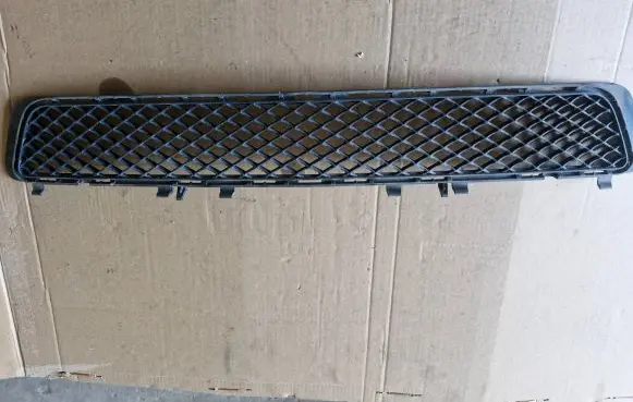 Mercedes-Benz E W212 Front bumper lower grill A2128850523
