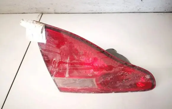 Toyota Avensis Verso Tailgate rear/tail lights