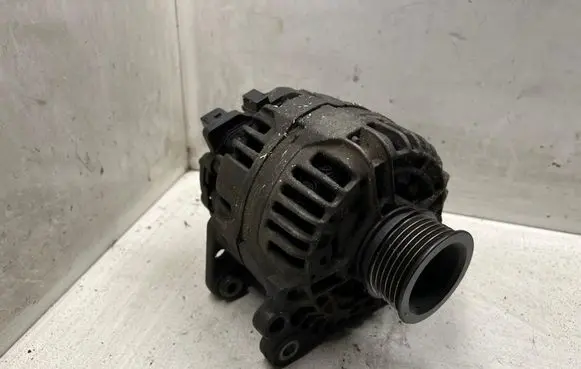 Volkswagen Golf IV Generator/alternator 037903025E
