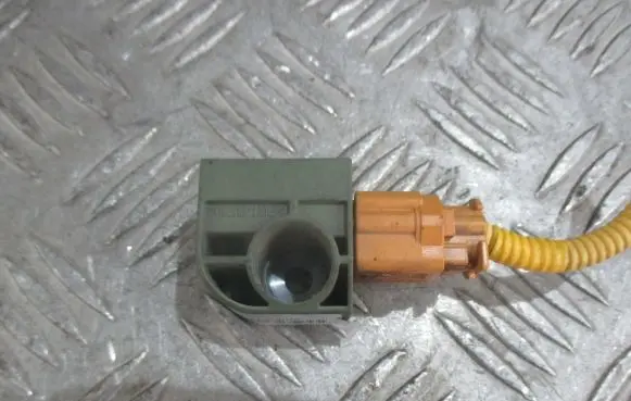 Chevrolet Aveo Fuel cut-off switch 96808109