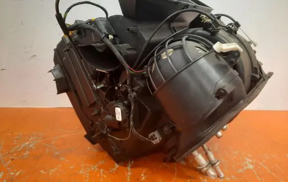 Ford Fusion Interior heater climate box assembly 18C333