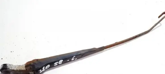 Rear wiper blade arm