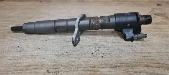 Volvo V60 Fuel injector 31303238