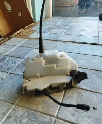Renault Megane II Front door lock