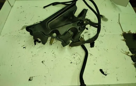 BMW 5 F10 F11 Vacuum air tank 8512680