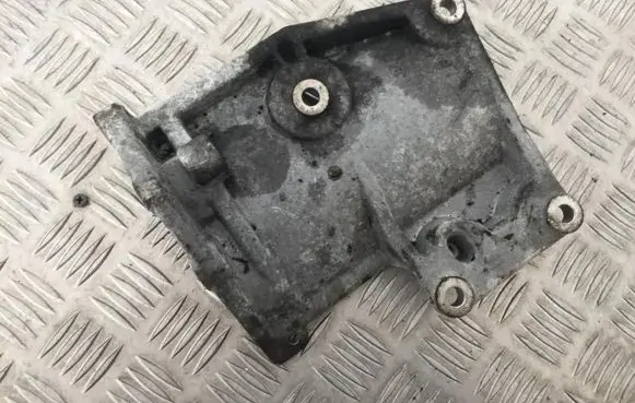 Mitsubishi Pajero Sport I Engine mounting bracket