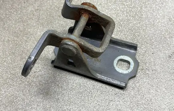 Opel Insignia A Front door lower hinge A046574 ES03A046574
