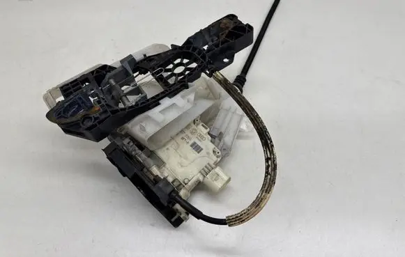Volkswagen PASSAT B7 Front door lock 3C1837016A