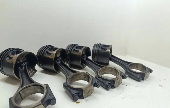 Volkswagen Golf IV Piston with connecting rod 038gDE