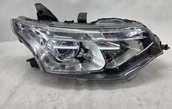 Mitsubishi Outlander Headlight/headlamp 8301C204