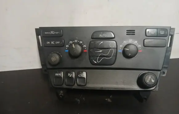 Volvo V70 Climate control unit 30746022 05W40E04 M4404300112
