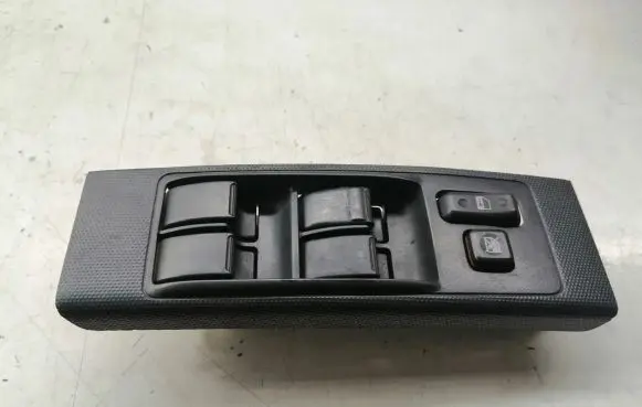 Toyota Corolla Verso AR10 Electric window control switch 848200F030 54355667D