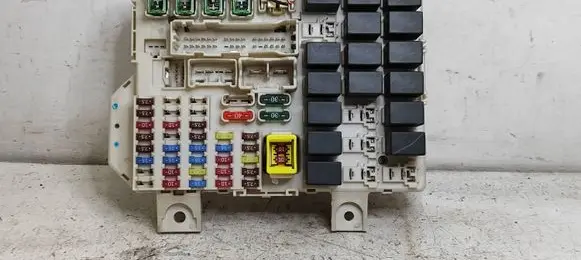 Mitsubishi Colt Fuse box set MN108319 7L05
