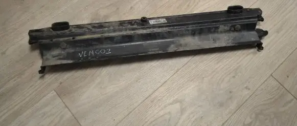 Radiator mount bracket