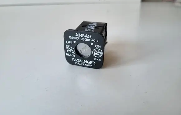 Toyota Verso Passenger airbag on/off switch 