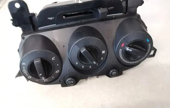 Mazda 2 Climate control unit nd651