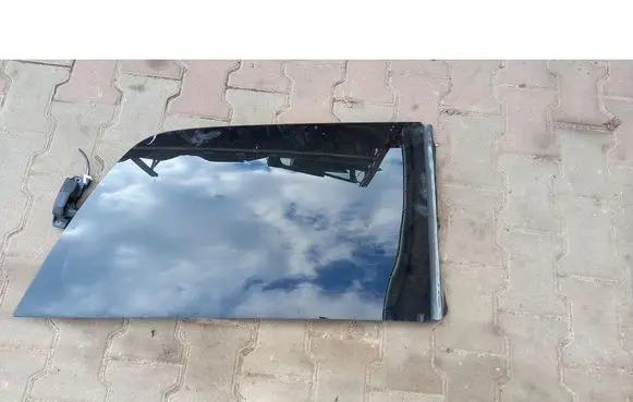 Nissan Quest Rear side window 