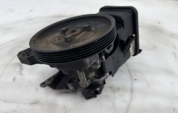 BMW 3 E46 Power steering pump 2247599
