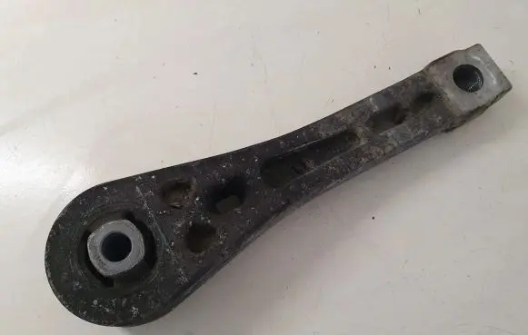 Engine mount bracket