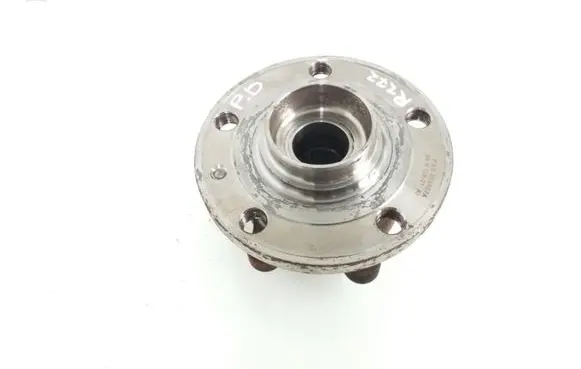 Volkswagen Golf V Front wheel hub