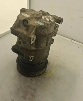 KIA Carens II Air conditioning (A/C) compressor (pump) 977011D400