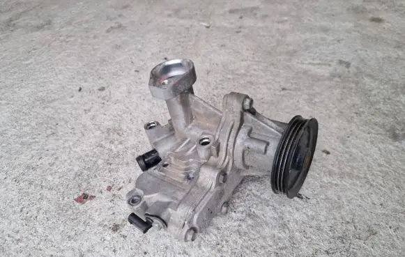 KIA Stonic Water pump 2204130170 48V31529