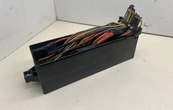 Volkswagen Polo V 6R Fuse module 6R0937615