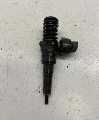 Volkswagen PASSAT B6 Fuel injector 038130073BN 0414720313
