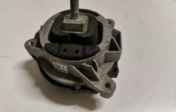 BMW 4 F36 Gran coupe Engine mount bracket 6787659