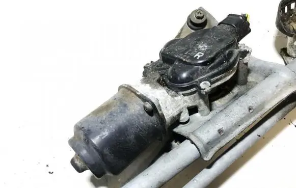 Subaru Impreza II Wiper motor 32221 3718r