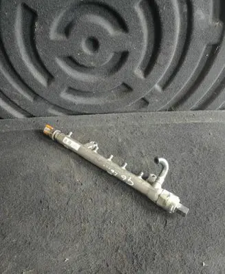 Volkswagen Golf VI Fuel main line pipe 03L130089R