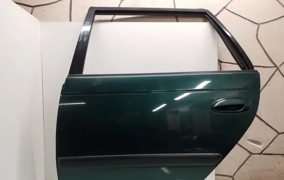 Toyota Avensis T220 Rear door